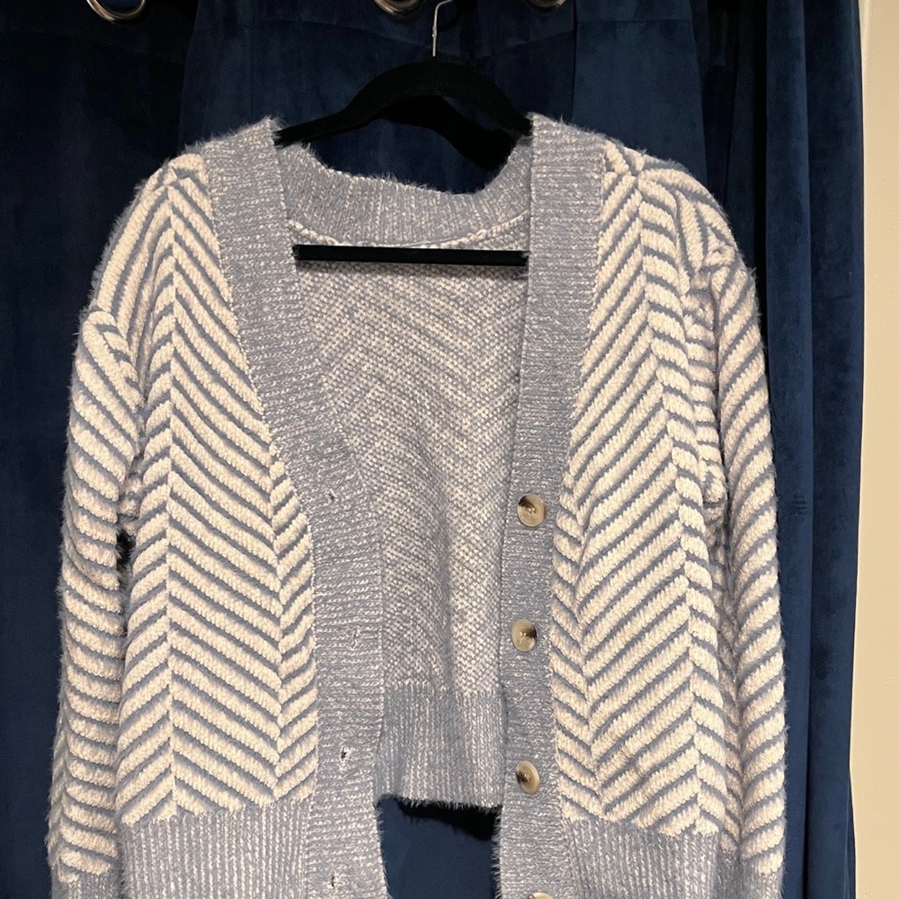 sweater - Picture 5 of 9